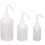 PISSETTE EN PLASTIQUE